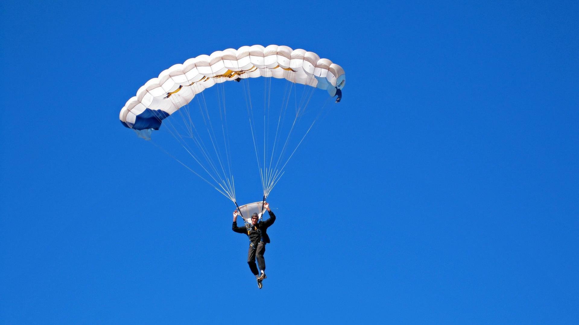 爱游戏中国官方登录入口网站-《新兴游戏类型爆发：卡牌、模拟、休闲成电竞新宠》，新型的游戏